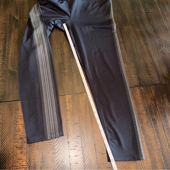 FP Movement by Free People Black Leggings w/ reflective geometric stripe Sz L - Picture 7 of 8